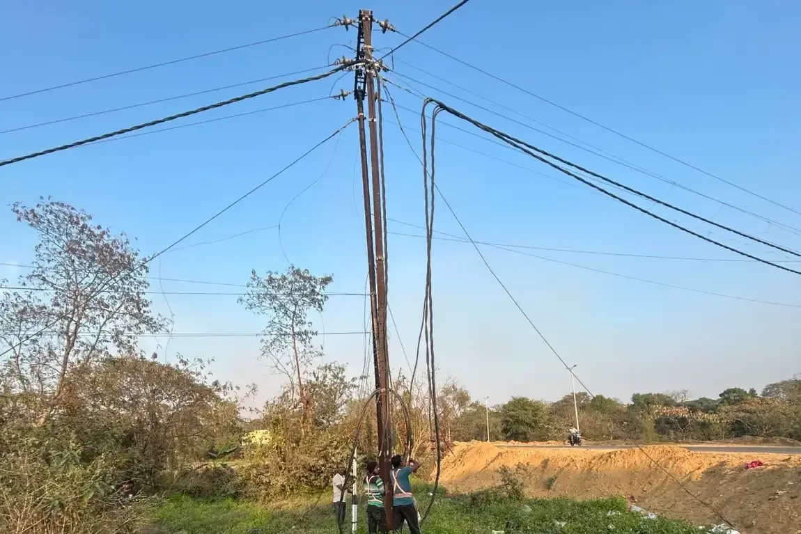 Overhead Power Lines — Simplex Electricals site photograph 4