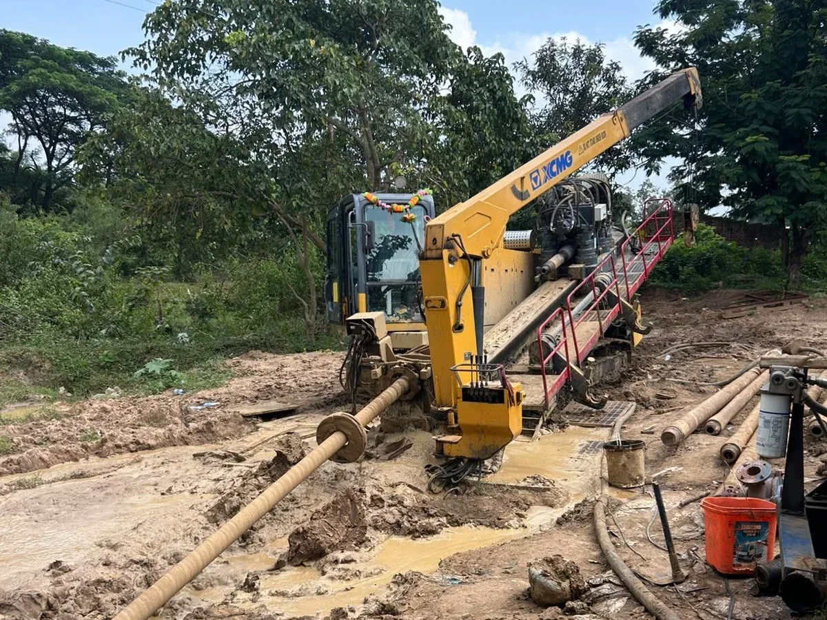 XCMG HDD rig drilling a trenchless crossing on site